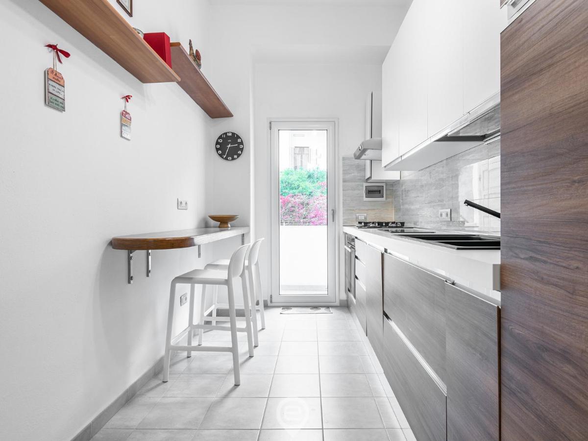 White Gold Apartment *